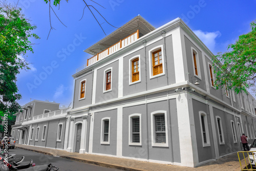 Cuadro en lienzo Panoramic view - Sri Aurobindo Ashram is a spiritual community located in union territory at White Town, Pondicherry also known as Puducherry, Tamilnadu, South India
