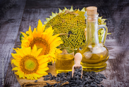 Sunflower, sunflower oil an...