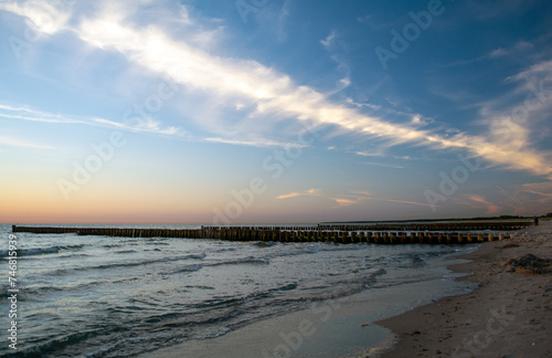 Sonnenuntergang über der Ostsee bei Ahrenshoop – Fischland-Darß-Zingst, Ostsee, Mecklenburg-Vorpommern, Deutschland