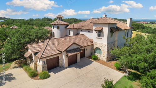 Wallpaper Mural a beautiful family home Torontodigital.ca