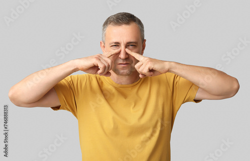 Ill mature man pointing at ...