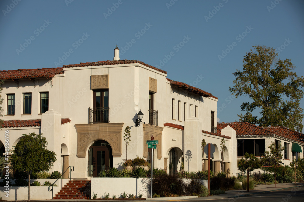 Fototapeta premium Afternoon view of tree framed mission revival style architecture of historic downtown Rancho Santa Fe, California, USA.