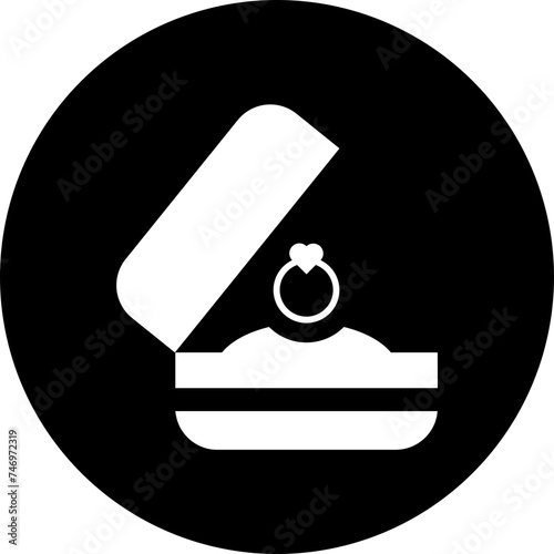 B&W illustration of ring box icon.