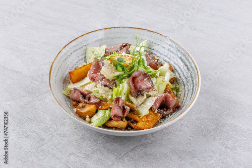 Salad with roast beef and potatoes for food delivery website 9