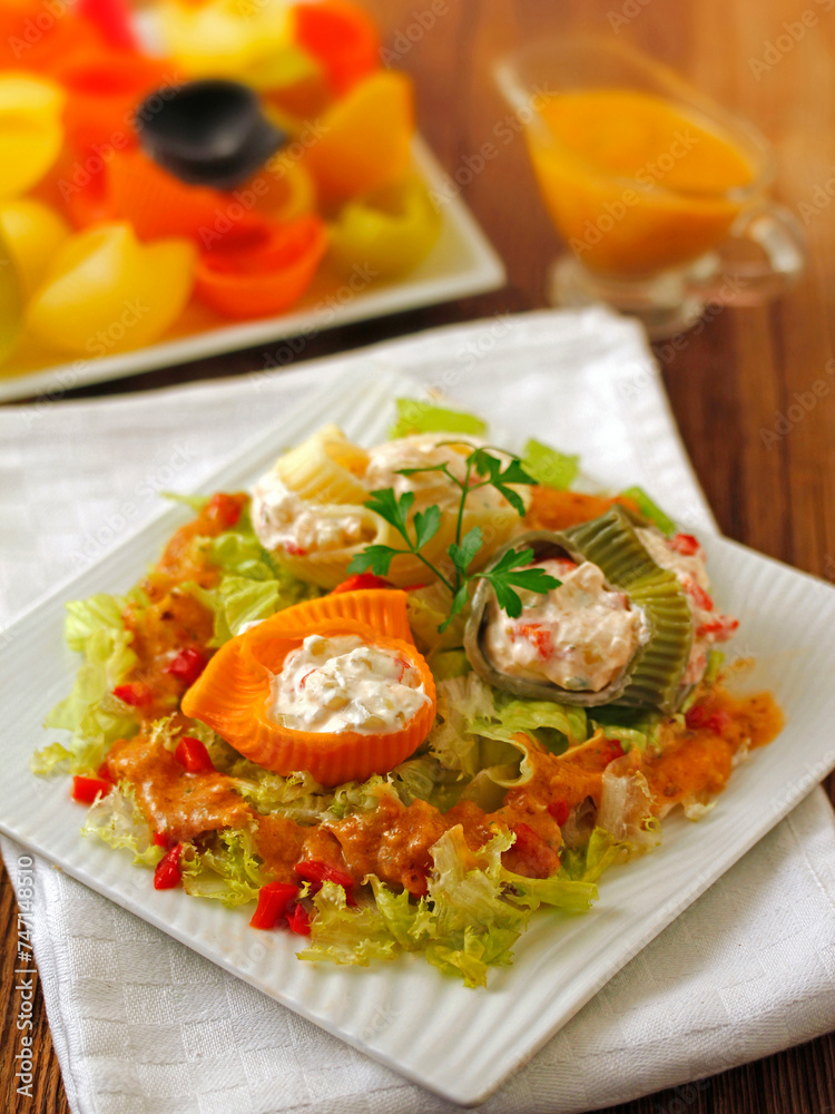 Stuffed pipe rigate with salad.