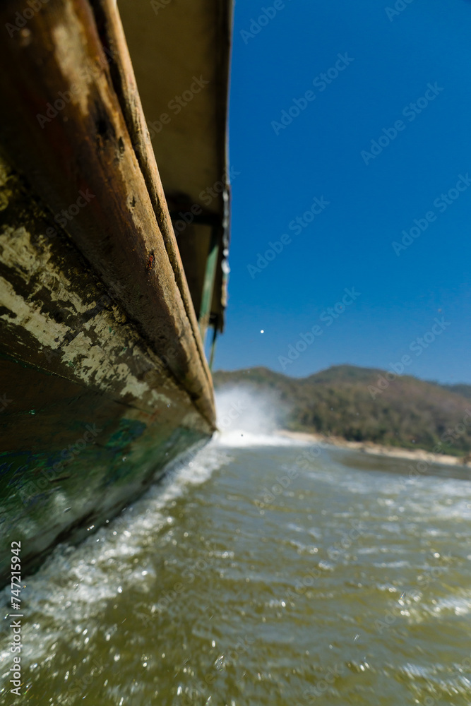 The flow of water that passes through a boat on the water.