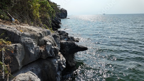 rocks and sea © Meen