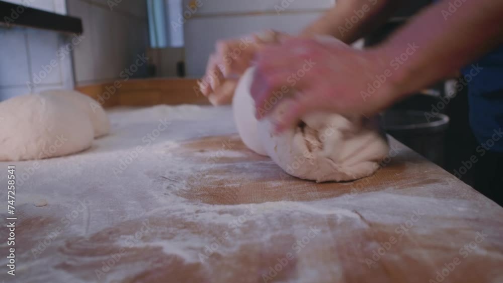 In der Bäckerei wird Teig verarbeitet