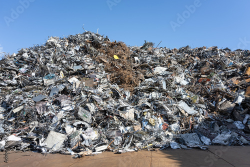 産業廃棄物の山