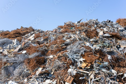 産業廃棄物の山