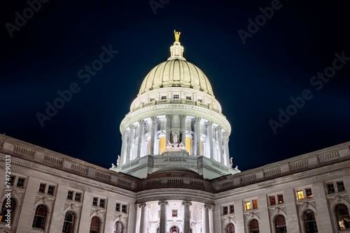 Принти на полотні Wisconsin State Capitol on a Cold Winter Night