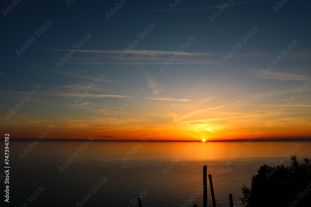 Φωτογραφία Tramonto invernale sul mare delle Cinque Terre a Schiara di Tramonti