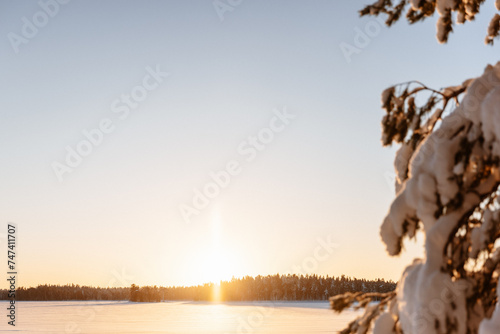 Coucher de soleil en hiver en Laponie photo