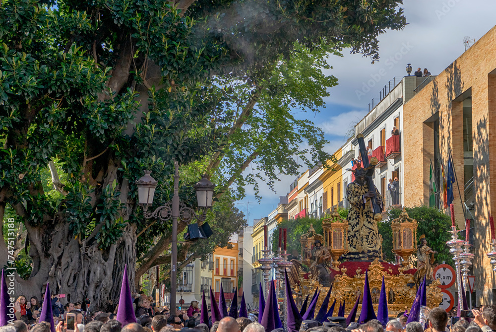 Obraz premium paso de nuestro padre Jesús de la salud de la hermandad de los gitanos de Sevilla en la semana santa