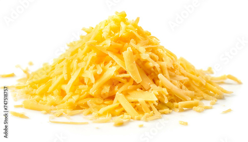 Cheddar käse gerieben isoliert auf weißen Hintergrund, Freisteller