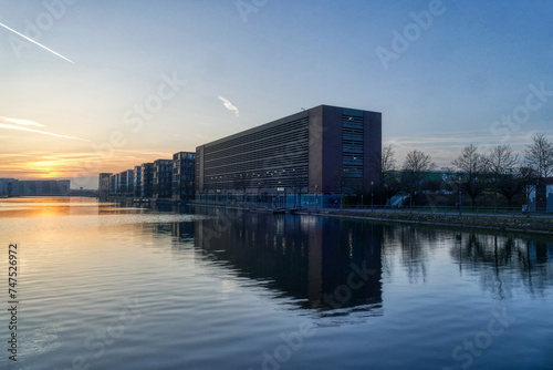 Sonnenuntergang im Innenhafen in Duisburg photo