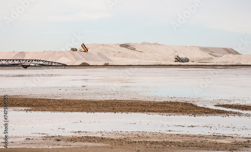 Obraz na płótnie Salins d’Aigues-Mortes, Camargue, France. Europe's largest salt marshes Salin-de-Giraud, sea salt production. w salonie