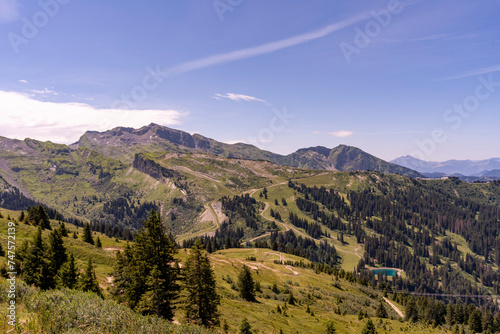 Montagnes en Chatel France pendant les vacances