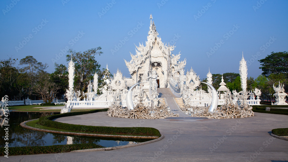 Naklejka premium CHIANG RAI, THAILAND - FEBRUARY 2019: wat Rong Khun The famous White Temple in Chiang Rai, Thailand