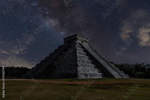 Templo de Kukulcán o El Castillo, Chichén Itzá photo