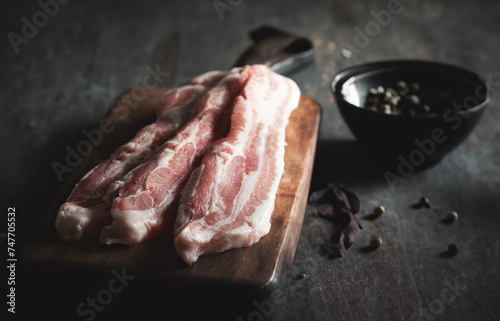 Raw pork belly, whole pepper and coarse salt © mnimage