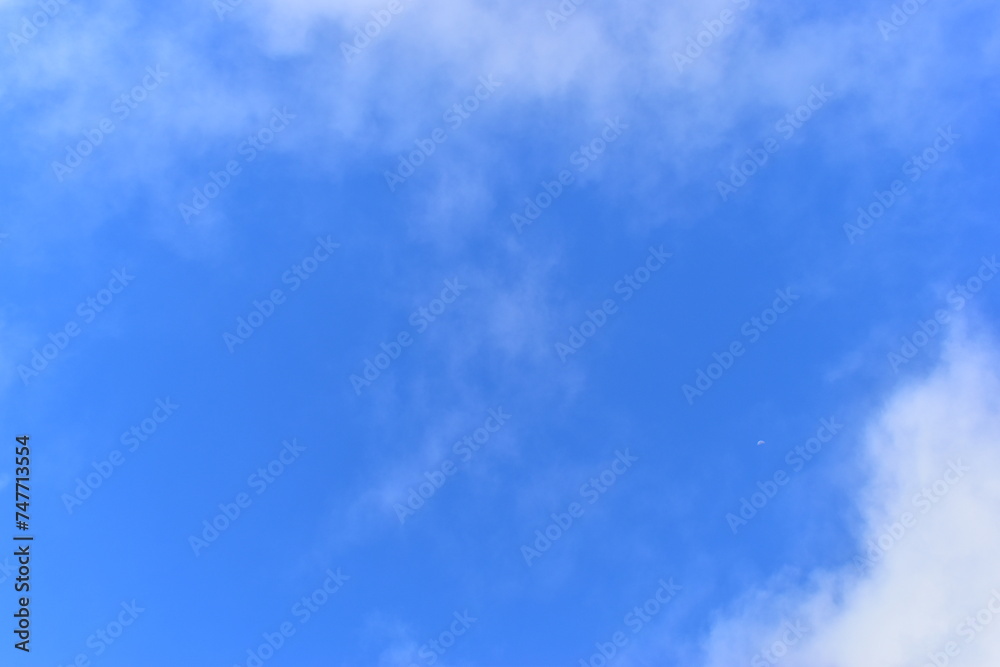 Obraz premium beautiful blue sky with white cloud, natural background in springtime