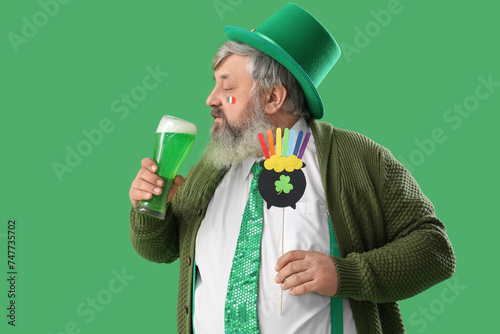 Mature man with beer and de...