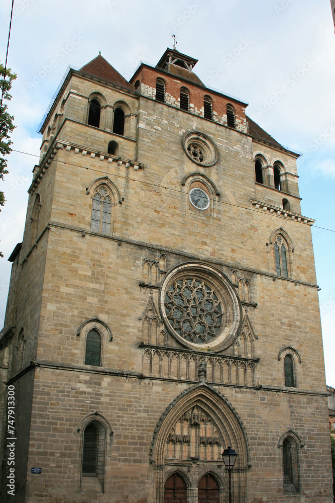 medieval cathedral (saint-étienne) in cahors in france 
