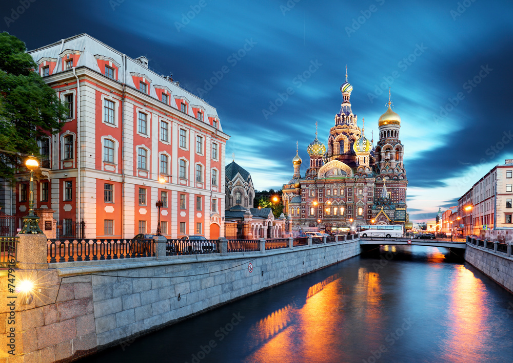 Obraz premium The Church of the Savior on Spilled Blood in St. Petersburg during the White Nights, Russia