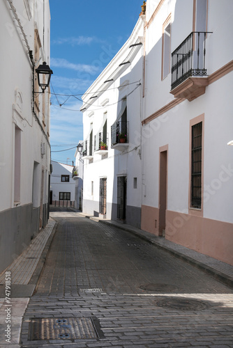 Narrow streets and whitewashed facades in Olivenza town © SoniaBonet
