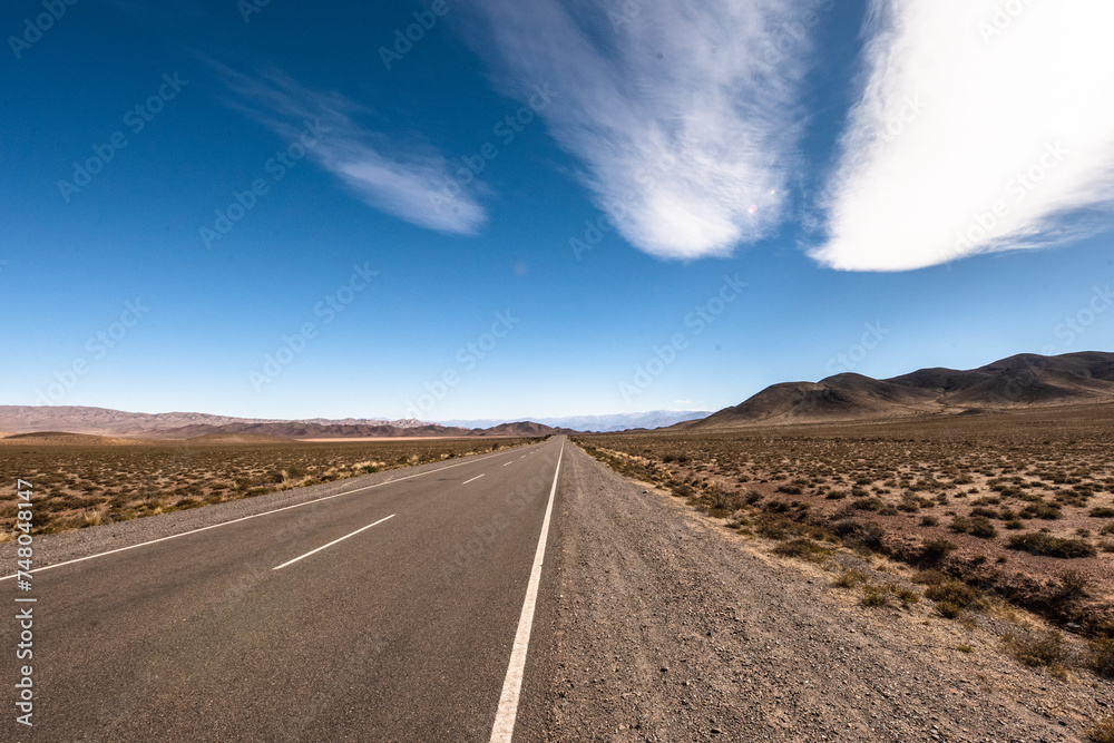 Por el camino. Por el camino.
