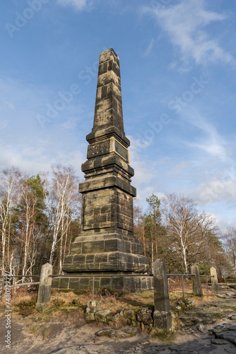 Der Wettin-Obelisk auf dem Lilienstein aus verschiedenen Perspektiven