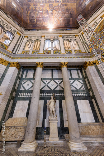 Bild auf Leinwand Florence, Italy - June 28, 2023: Indoor on Baptistry San Giovanni in Florence