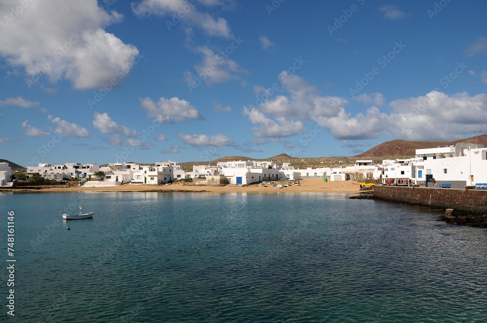 Paisaje en la costa de La Caleta del Sebo en la isla de La Graciosa, Canarias