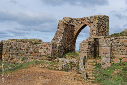 chateau de grosnez sur la cote nord de l'ile de jersey photo