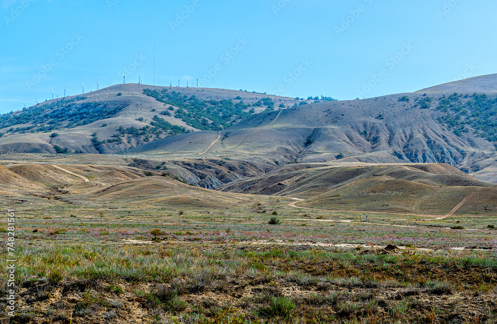The landscape of the semi -pane valley at the foot of the mountains in the Crimea