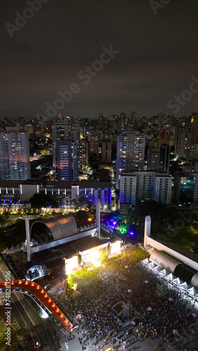 Festivais Shows Memorial América Latina Cultura Música Entretenimento Eventos Concertos Patrimônio Cultural Artistas Espetáculos Tradição Multiculturalismo Palco Plateia Performance Arte Popular Drone photo