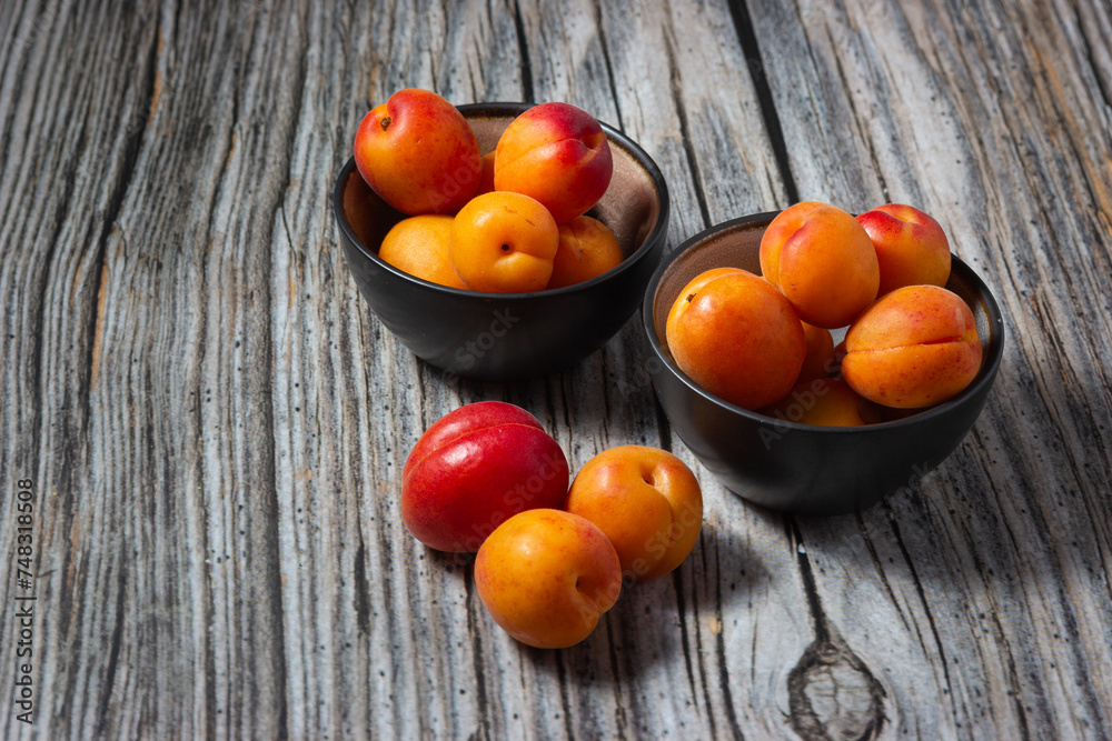 Apricots at their best: Vibrant colors and juiciness Apricots at their best: Vibrant colors and juiciness