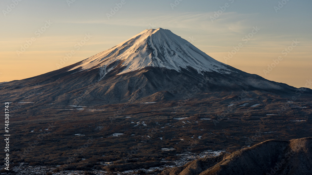Fototapeta premium Panoramic view of snow-capped Mt. Fuji and Kawaguchiko-lake at sunrise.