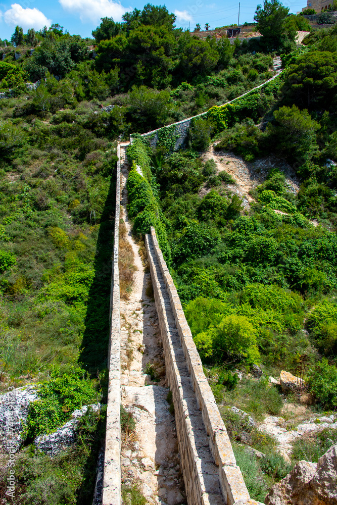 Fototapeta premium Victoria Lines Fortification Walls - Malta