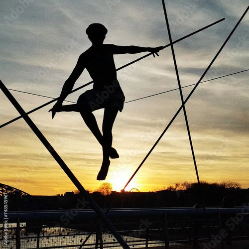 Equilibrio sobre el puente Bernatek 