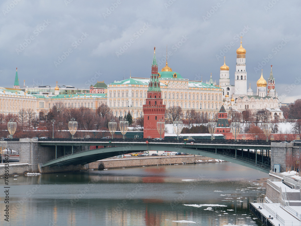 View of Kremlin, Armoury Chamber, Borowizki Turm, Cathedral of the Archangel, Ivan the Great Bell-Tower, Blagoveschenskaya Tower, Palace, Moskva river and Bolshoy Kamenny bridge in Moscow (Russia)