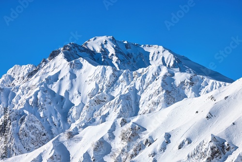 冠雪の北アルプスの五竜岳