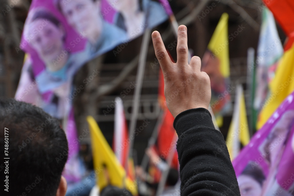 a man shows the victory sign with his fingers