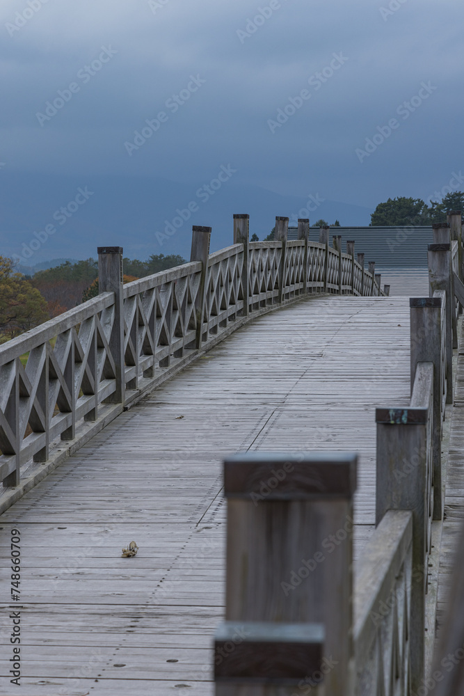 日本　青森県北津軽郡にある津軽富士見湖に架かる鶴の舞橋