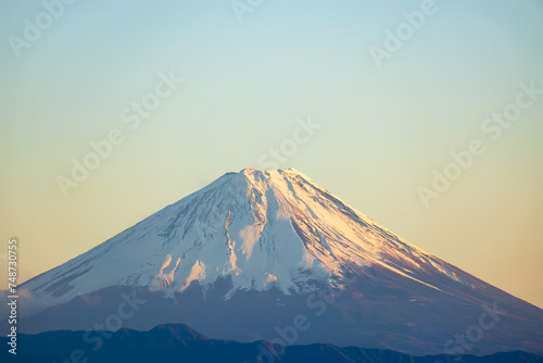 冬の富士山、山梨県北杜市から見た富士山、2024年1月23日撮影