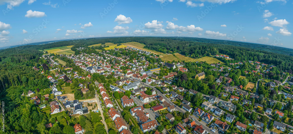 Die Gemeinde Aystetten in MIttelschwaben bei Augsburg im Luftbild