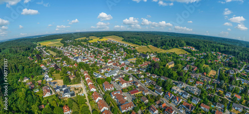Die Gemeinde Aystetten in MIttelschwaben bei Augsburg im Luftbild © ARochau