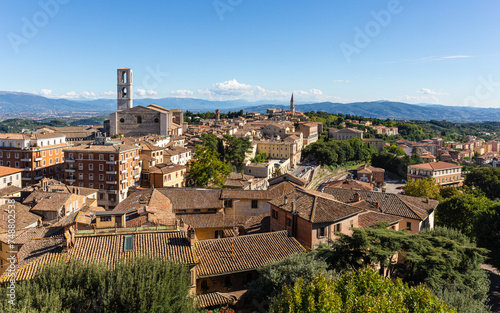 Blick von den Carducci Gardens über die Dächer Perugias auf das Archäologisches Nationalmuseum Umbriens photo