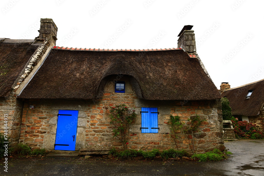Pont-Aven is a commune in the Finistère department in the Brittany region in Northwestern France Pont-Aven is a commune in the Finistère department in the Brittany region in Northwestern France
